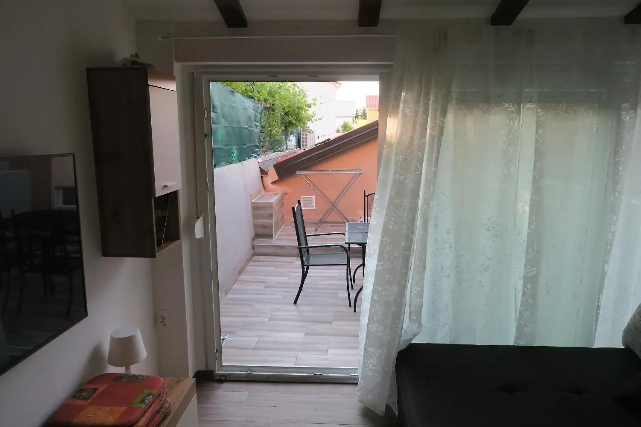 Holiday Home Ljubicic Baska  0*, Baska (Krk)