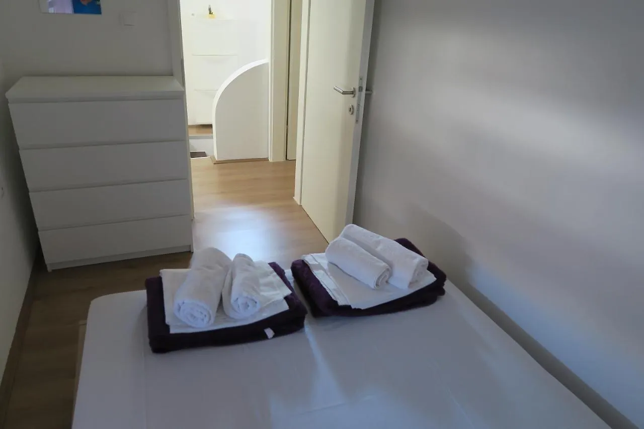 Holiday Home Ljubicic Baska  0*, Baska (Krk)